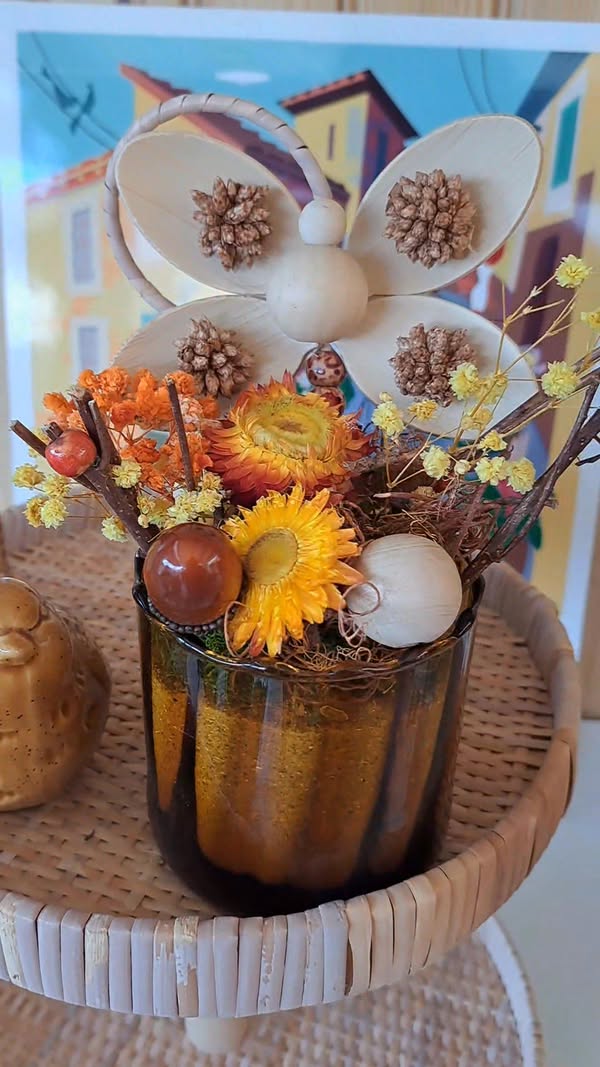 Petit Pot floral & son papillon de bois