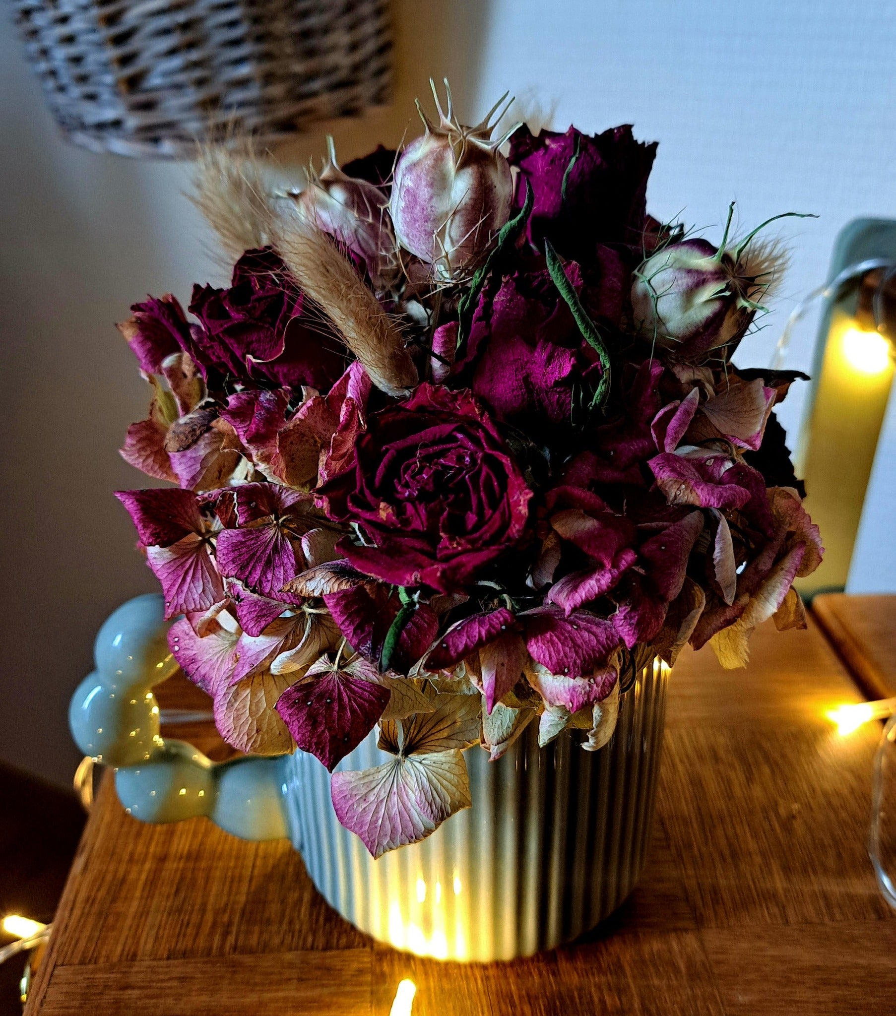 Composition florale dans son mug