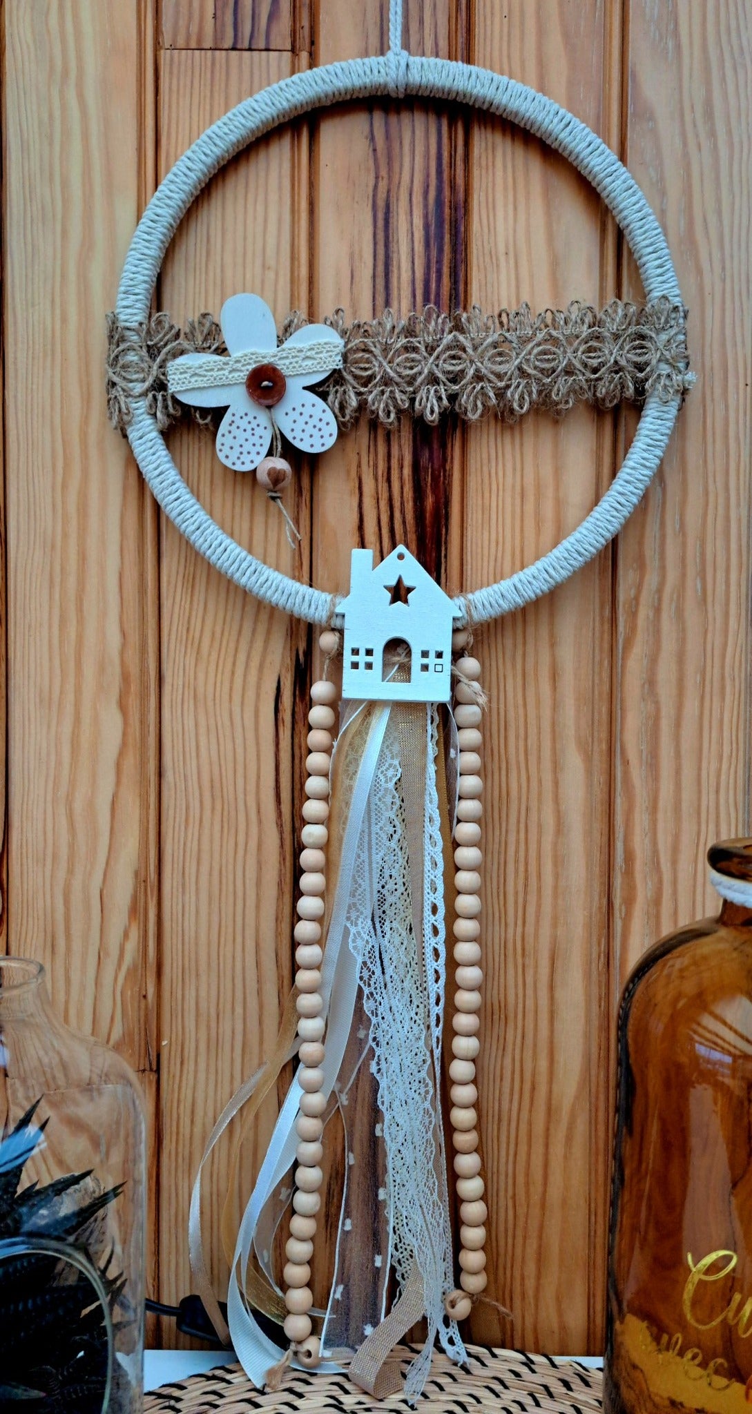 Couronne à sususpendre & ses perles de bois