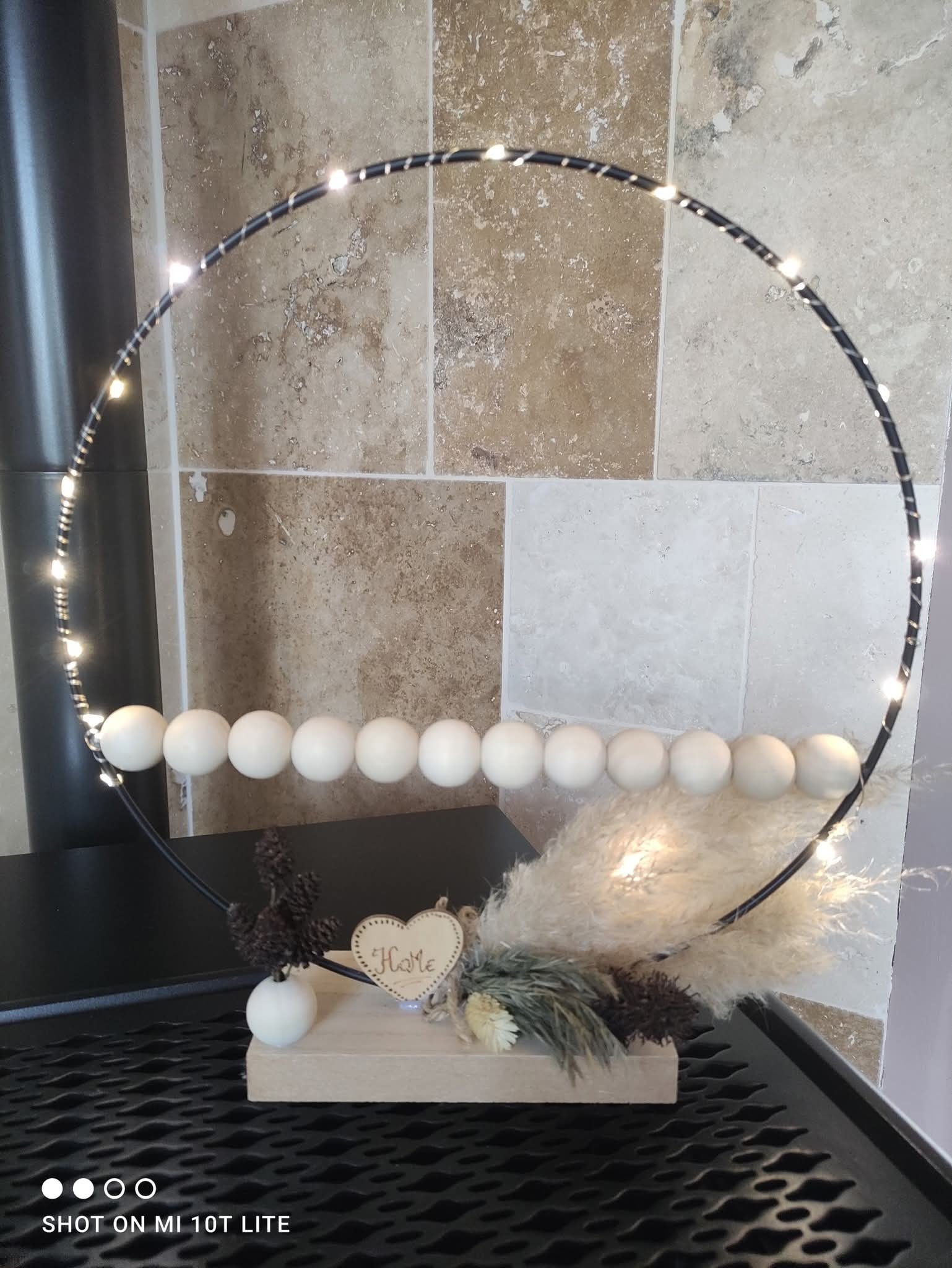 couronne lumineuse sur socle